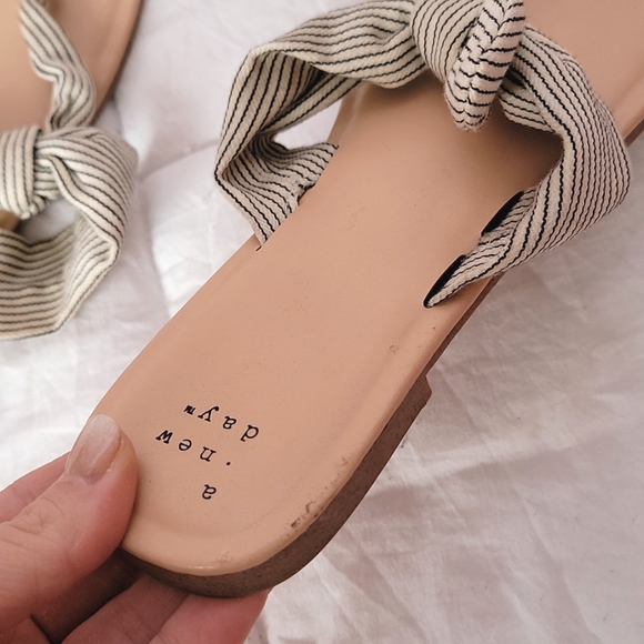 A New Day Bow Flip Flop Sandals - Picture 5 of 6
